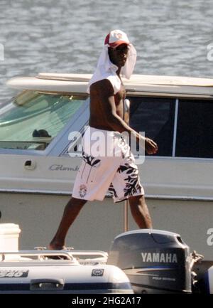 Don Cheadle et son invité familial à la villa de George Clooney Oleandra, à Laglio, Lac de Côme, Italie. Banque D'Images