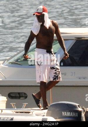 Don Cheadle et son invité familial à la villa de George Clooney Oleandra, à Laglio, Lac de Côme, Italie. Banque D'Images