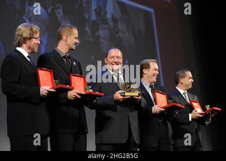 (G-D) Andrew Stanton, Pete Docter, John Lasseter, Brad Bird, Lee Unkrich après avoir reçu le « Golden Lion Lifetime Achievement Award » lors du Festival du film de Venise 66th, en Italie. Banque D'Images