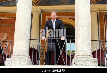 Le réalisateur Matt Tyrnauer assiste à un photocall pour la présentation du film "Valentino le dernier empereur" à Rome, Italie, le 16 novembre 2009. Banque D'Images