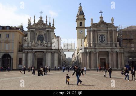 Une vue générale de la place San Carlo le 10 avril 2010 à Turin, Italie.Le Saint-Shroud sera exposé à la Cathédrale de Turin du 10 avril au 23 mai, en présence du Pape Benoît XVI le 2 mai.Le carénage a été exposé pour la dernière fois publiquement en l'an 2000. Banque D'Images