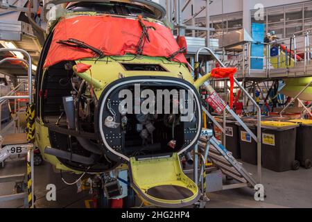 Marignane, France.14th janvier 2022.Une étape d'assemblage vue dans la chaîne de production, à l'usine de Marignane, du nouveau modèle H160 d'Airbus Helicopters.après les premières livraisons et une annonce officielle par le ministre français de l'Armée, il sera opérationnel en 2022.C'est le premier avion qui couvre toutes les exigences militaires et a des variantes civiles.Le nouveau modèle H160 appelé 'Guepard' sur les lignes de montage, dans l'usine de Marignane.Crédit : SOPA Images Limited/Alamy Live News Banque D'Images