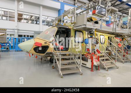 Marignane, France.14th janvier 2022.Une étape d'assemblage vue dans la chaîne de production, à l'usine de Marignane, du nouveau modèle H160 d'Airbus Helicopters.après les premières livraisons et une annonce officielle par le ministre français de l'Armée, il sera opérationnel en 2022.C'est le premier avion qui couvre toutes les exigences militaires et a des variantes civiles.Le nouveau modèle H160 appelé ''Guepard'' sur les lignes de montage, dans l'usine de Marignane.(Credit image: © Laurent Coust/SOPA Images via ZUMA Press Wire) Banque D'Images