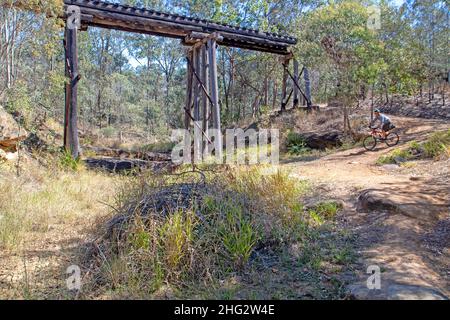 Vélo sur la Brisbane Valley Rail Trail Banque D'Images