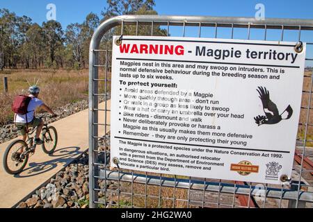 Vélo sur la Brisbane Valley Rail Trail Banque D'Images