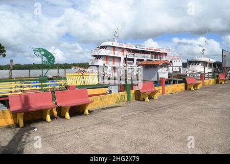 Afuá,Pará,Brésil,11 novembre, 2021.Porto da cidade bord de la rivière Afuá,en Amazonie. Banque D'Images