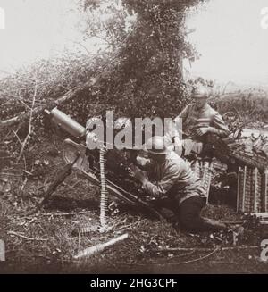 Photo d'époque de la première Guerre mondiale 1914-1918.Capturé des mitrailleuses allemandes sur la route de Villers-Cotterets à Soissons.France Banque D'Images