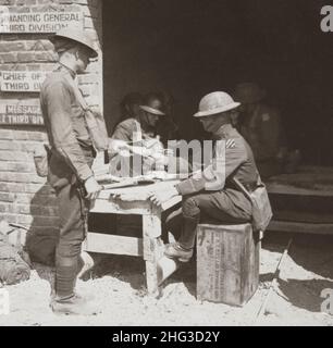 Photo d'époque de la première Guerre mondiale 1914-1918.Un siège social de division américaine à l'avant.France Banque D'Images