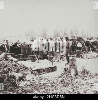 Guerre de Sécession.Batterie parrot de 1861-1865 30 lb avant Port Hudson.Rétro de la photographie montre un groupe de l'Artillerie de l'Indiana pendant le siège Banque D'Images