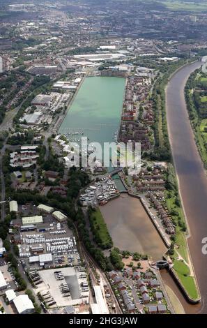 Vue aérienne sur Preston Docks et Marina depuis l'ouest vers l'est en direction du centre-ville de Preston Banque D'Images