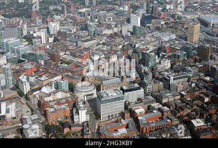 Vue aérienne du centre-ville de Manchester vue du sud près de l'hôtel de ville, Royaume-Uni Banque D'Images
