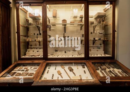 Expositions d'outils anciens au Musée des antiquités égyptiennes du Caire Banque D'Images