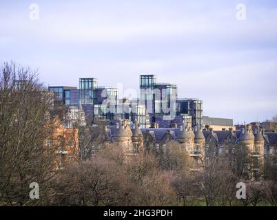 Edimbourg, Ecosse, Royaume-Uni: Quartermile logement et développement des affaires par Foster + partenaires en hiver à travers les Meadows Banque D'Images