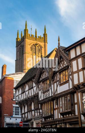 Bâtiments à pans de bois dans une grande rue.Ludlow, Shropshire, Angleterre Banque D'Images