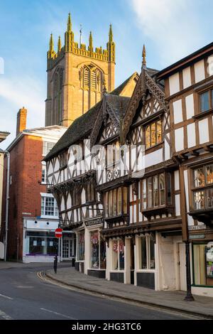 Bâtiments à pans de bois dans une grande rue.Ludlow, Shropshire, Angleterre Banque D'Images