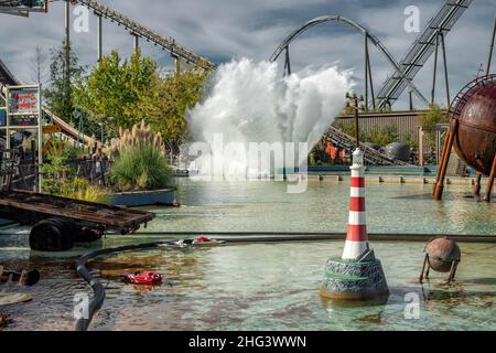 The Swarm and Saw the Ride (from the Movie) au parc d'attractions Thorpe Park, Londres, Angleterre Banque D'Images