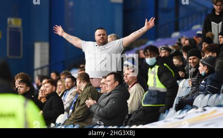 Portsmouth fans lors de la Sky Bet League un match entre Portsmouth et Milton Keynes Dons à Fratton Park , Portsmouth, Royaume-Uni - 15th janvier 2022 - usage éditorial uniquement.Pas de merchandising.Pour les images de football, les restrictions FA et Premier League s'appliquent inc. Aucune utilisation Internet/mobile sans licence FAPL - pour plus de détails, contactez football Dataco Banque D'Images