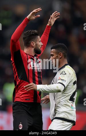 Stade San Siro, Milan, Italie, 17 janvier 2022,Olivier Giroud (AC Milan) gestes pendant AC Milan vs Spezia Calcio - le football italien série A match Banque D'Images