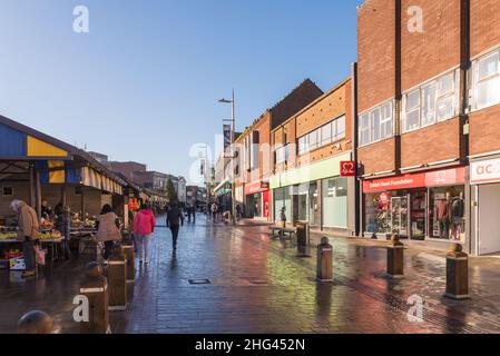 Le marché extérieur dans le centre de Dudley, West Midlands, Royaume-Uni Banque D'Images