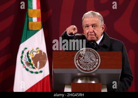 Non exclusif: MEXICO, MEXIQUE - 17 JANVIER 2022: Le Président du Mexique, Andres Manuel Lopez Obrador, réapparaît dans le cadre du briefing quotidien du matin Banque D'Images