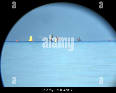 Sheerness, Kent, Royaume-Uni.18th janvier 2022.Une lettre de la marine américaine de 1962 [incorrectement] affirme que le navire dangereux SS Richard Montgomery dans la Tamise à 1,5 milles au large de Sheerness, Kent a été récupéré et mis au rebut en 1948, comme l'a signalé Kent Online.Photo : le « vaisseau fantôme » SS Richard Montgomery vu aujourd'hui à travers un oscilloscope/des jumelles près de l'eau.La Royal Navy britannique supervisera le retrait des mâts cet été.Crédit : James Bell/Alay Live News Banque D'Images