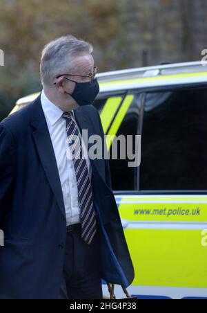 Michael Gove député (con: Surrey Heath - secrétaire d'État à la mise à niveau, au logement et aux collectivités; ministre des relations intergouvernementales) quittant D Banque D'Images