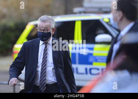 Michael Gove député (con: Surrey Heath - secrétaire d'État à la mise à niveau, au logement et aux collectivités; ministre des relations intergouvernementales) quittant D Banque D'Images