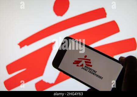 Rheinbach, Allemagne 15 janvier 2022, le logo de la marque « Medecins sans frontières » sur l'affichage d'un smartphone (en particulier le logo de la marque) Banque D'Images