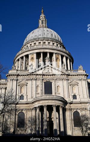 Face sud de la cathédrale St Pauls Banque D'Images