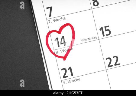 Le coeur rouge marque le 14 février comme jour de Valentine ou de Valentine sur le calendrier allemand Banque D'Images