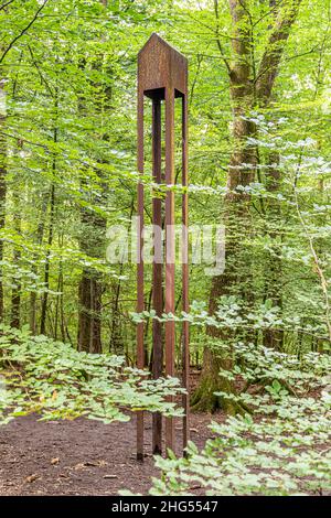 'House' by Miles Davies, 1988 sur la forêt de Dean Sculpture Trail près de Cannop, Coleford, Gloucestershire.UK Banque D'Images