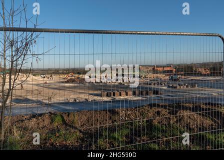 Winchester, Hampshire, Angleterre, Royaume-Uni.2022. Nouvelles maisons en construction dans la campagne du Hampshire au nord de Winchester, construit sur l'ancien fa Banque D'Images