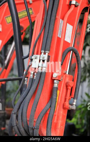 Système de flexibles hydrauliques haute pression sur les machines modernes. Banque D'Images