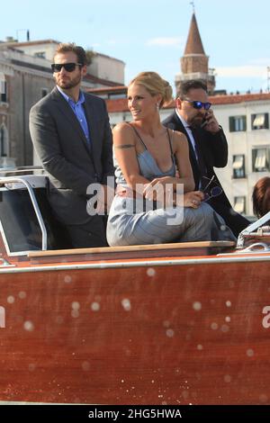 Michelle Hizinker et Tommaso Trussardi arrivent à Venise, Italie le 2 septembre 2016.MVS) Banque D'Images