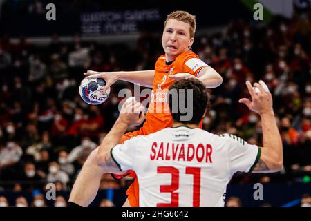 BUDAPEST, HONGRIE - JANVIER 18: Ivar Staslave des pays-Bas, Salvado Salvador du Portugal pendant le match des hommes EHF Euro 2022 Groupe B entre les pays-Bas et le Portugal au MVM Dome le 18 janvier 2022 à Budapest, Hongrie (photo de Henk Seppen/Orange Pictures) Banque D'Images