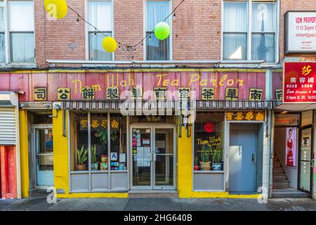 Chinatown, Manhattan, New York City, New York, États-Unis.3 novembre 2021.Restaurant de thé nom Wah à Chinatown. Banque D'Images