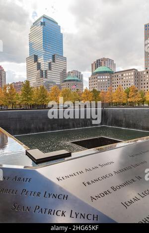 Manhattan, New York, New York, États-Unis.3 novembre 2021.Piscine au Mémorial du 9/11 septembre à Lower Manhattan. Banque D'Images