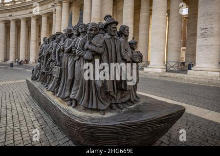 « Anges ignorants » de l’artiste canadien Timothy P. Schmalz dépeint un bateau réfugié transportant 140 migrants. Banque D'Images