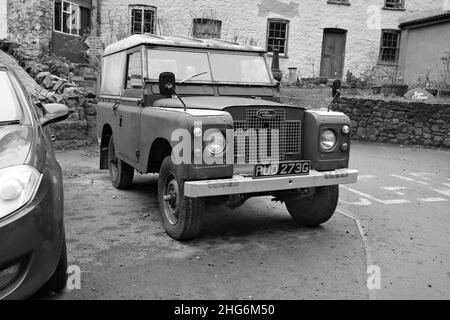 Janvier 2022 - un cheval de travail Land Rover de 54 ans à Cheddar, Somerset, Angleterre, Royaume-Uni. Banque D'Images