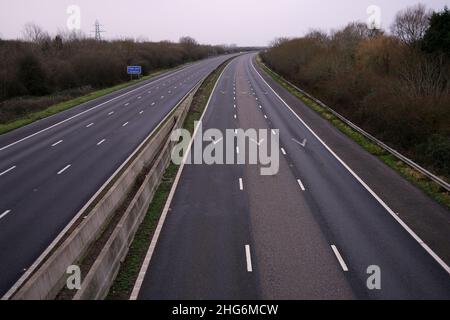 1st janvier 2022 - autoroute déserte, la M5 à Somerset, première chose en Angleterre le jour du nouvel an Banque D'Images
