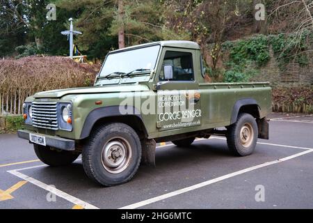 Janvier 2022 - un cheval de travail Land Rover de 20 ans à Cheddar, Somerset, Angleterre, Royaume-Uni. Banque D'Images