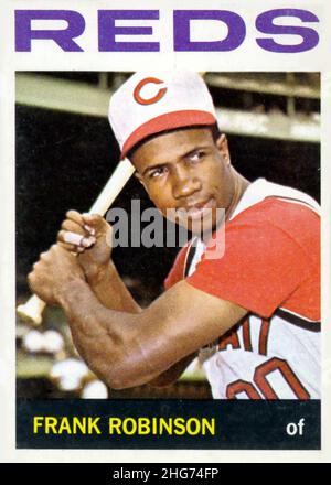 Une carte de base-ball 1964 Topps représente le joueur vedette Frank Robinson avec les Cincinnati Reds Banque D'Images