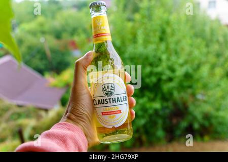 Volzhsky, Russie-25 septembre 2021 : bière sans alcool Clausthaler au citron.Mise au point sélective Banque D'Images
