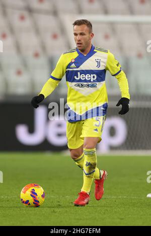 Turin, Italie, le 18th janvier 2022.Arthur de Juventus lors du match de Coppa Italia au stade Allianz, à Turin.Le crédit photo devrait se lire: Jonathan Moscrop / Sportimage Banque D'Images