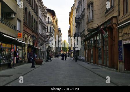 Budapest, Hongrie - 08 novembre 2021 : principales rues commerçantes Banque D'Images