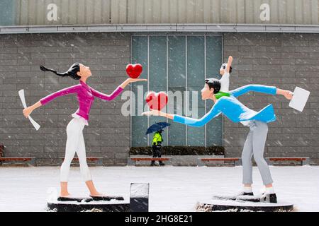 Séoul, Corée du Sud.19th janvier 2022.Une personne marche dans la neige à Séoul, en Corée du Sud, le 19 janvier 2022.Crédit : Wang Yiliang/Xinhua/Alay Live News Banque D'Images