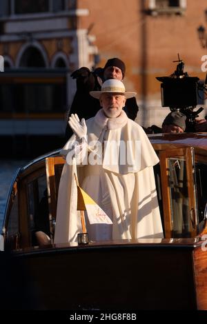 L'acteur John Malkovich lors du tournage du film "le nouveau Pape" à Venise, Italie, 11 janvier 2019.(MVS). Banque D'Images