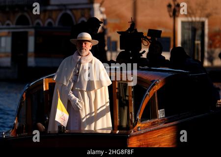 L'acteur John Malkovich lors du tournage du film "le nouveau Pape" à Venise, Italie, 11 janvier 2019.(MVS). Banque D'Images