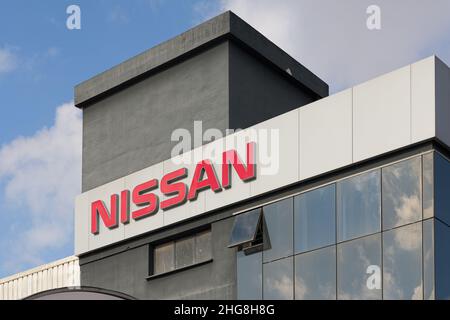 VALENCE, ESPAGNE - 13 JANVIER 2022 : Nissan est un constructeur automobile multinational japonais Banque D'Images