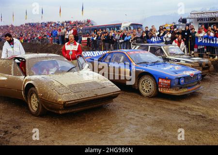 Archives 80ies: Course de voiture de piste de terre, France, 1986 Banque D'Images